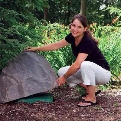 DekoRRa Mock Rock Model 109 Faux Stone, 30"L x 23"W x 18"H - Play It Koi